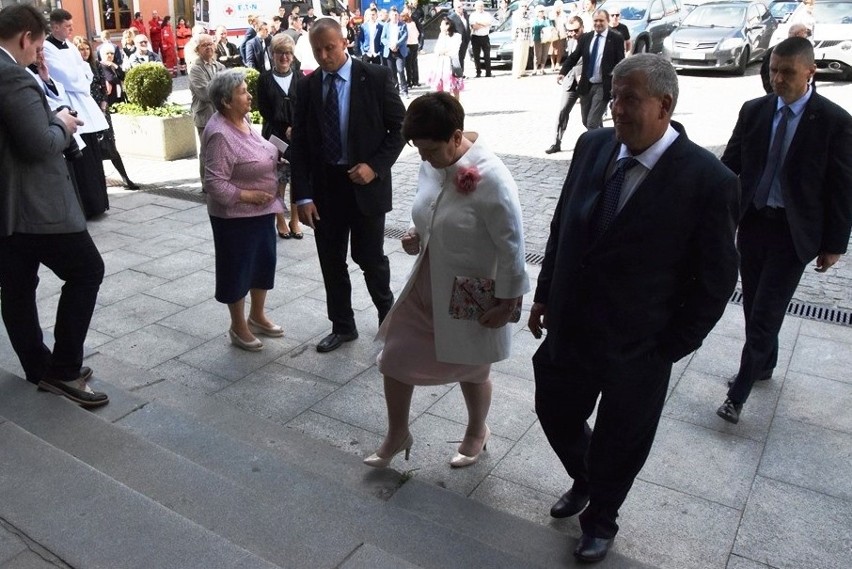 Premier Beata Szydło z mężem przyjechała na święcenia...