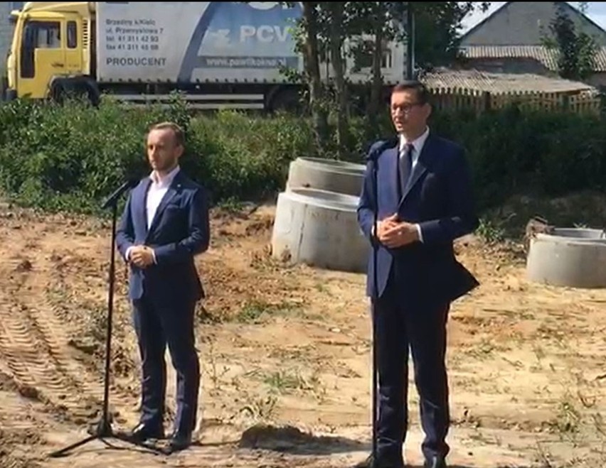 Premier Mateusz Morawiecki w Porzeczu w gminie Miedziana Góra. Zapowiedział duże inwestycje [WIDEO]