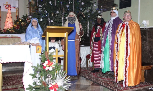 Kazimierskie obchody uroczystości Objawienia Pańskiego odbyły się w kościele Podwyższenia Krzyża Świętego. W roli króla Kacpra wystąpił poseł Krzysztof Lipiec (pierwszy z prawej).