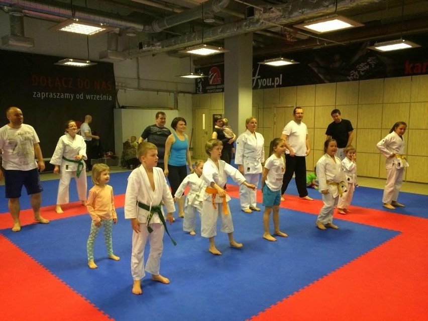 Rodziny ćwiczyły karate tradycyjne