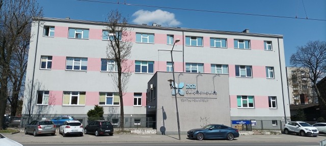 Odział Pediatryczny w Szpitalu Powiatowym w Świętochłowicach został zamknięty. Zaoszczędzone środki oraz infrastruktura oddziału przeznaczone zostaną na rozwój świadczeń rehabilitacyjnych ogólnoustrojowych, neurologicznych i pocovidowych.