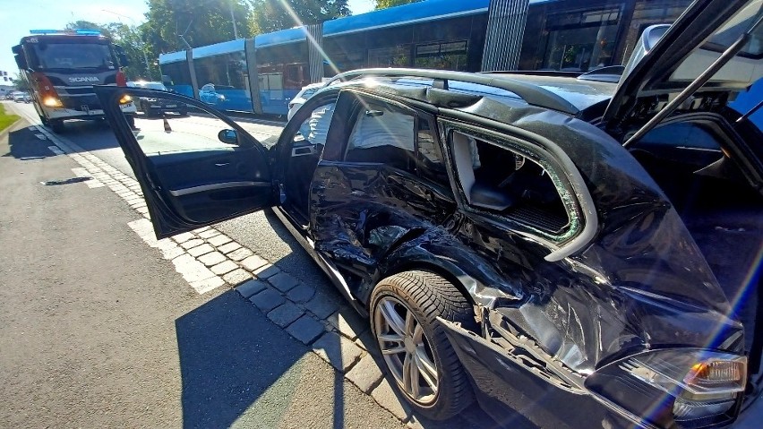 Wypadek tramwaju i samochodu osobowego na ul. Grabiszyńskiej