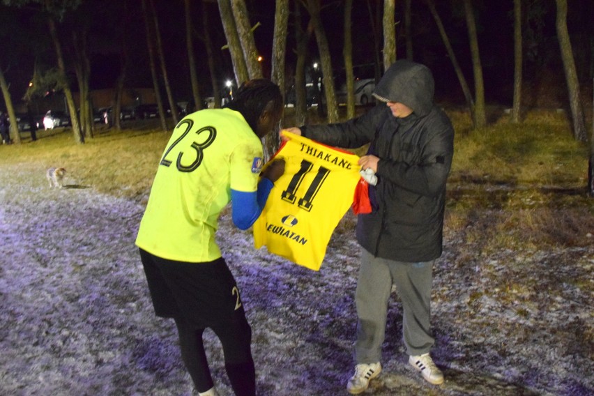 Korona Kielce wygrała sparing z Puszczą Niepołomice 4:1. Ostatnią bramkę zdobył testowany napastnik Artur Amroziński. Zobacz zdjęcia 