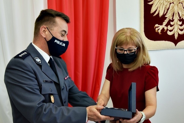 Posterunek policji w Zabrodziu żegna panią kierownik. Asp. szt. Elżbieta Depta odchodzi na emeryturę. Zdjęcia