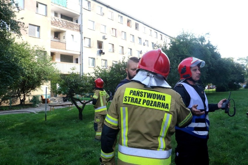 Pożar mieszkania. 30 osób ewakuowanych