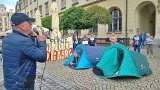 Mieszkańcy lokali zakładowych protestują pod wrocławskim Ratuszem. Rozbili namioty i nie wykluczają założenia miasteczka