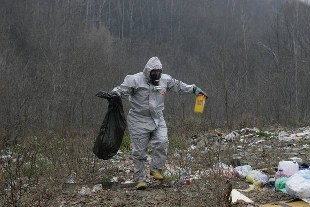 To 100 ton odpadów medycznych zakopanych na działce w Chorzowie, zamiast zutylizowanych w spalarni