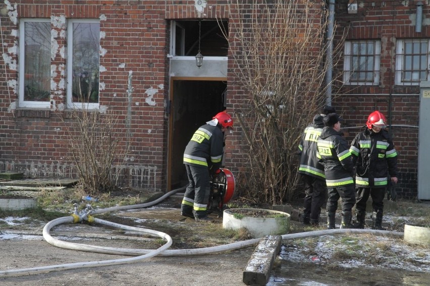 Wrocław: Pożar przy Rychtalskiej. Ewakuowana kobieta i...