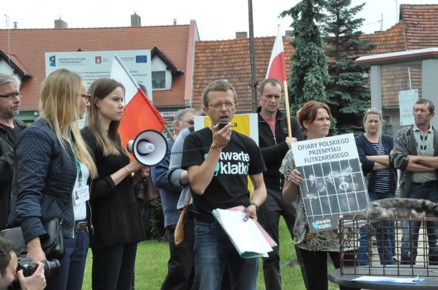 Protest w Śmiglu przeciwko fermie norek w Karśnicach i...