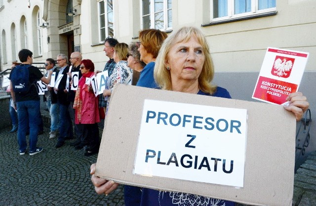 Na Uniwersytecie Zielonogórskim rozpoczęły się II Zielonogórskie Spotkania Konstytucjonalistów. Konferencja wywołała protest  części mieszkańców