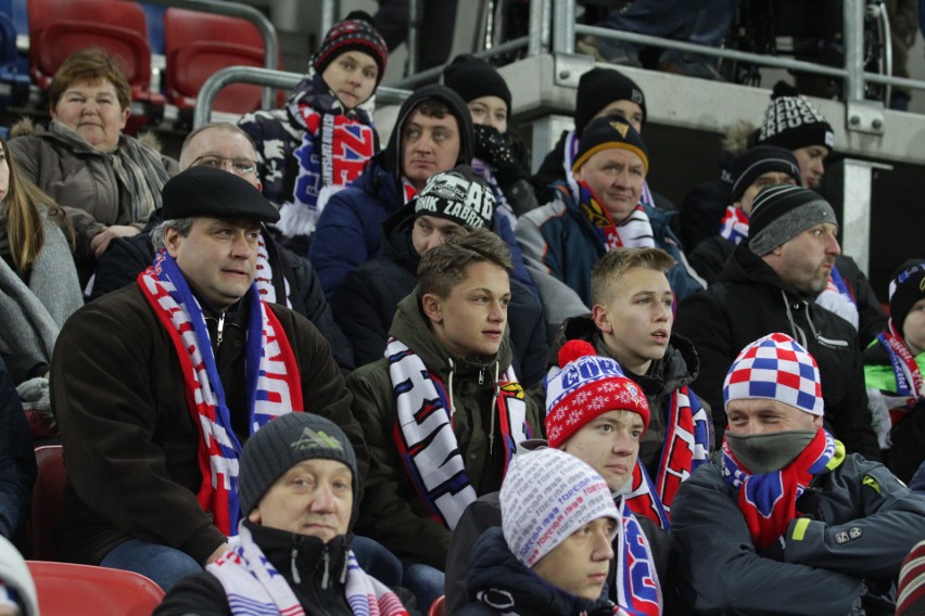 Górnik Zabrze - Wisła Kraków: mimo zimna, na trybunach był...