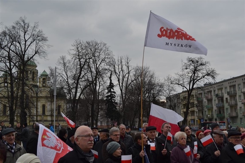 Marsz PiS-u w Częstochowie. Szli w obronie demokracji i...