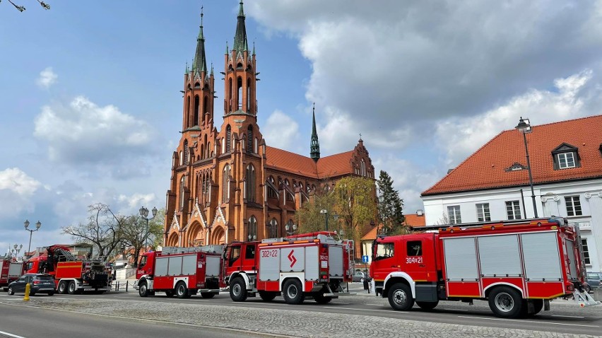 Dzień Strażaka. Z tej okazji głównymi ulicami Białegostoku przejechała kolumna strażackich wozów bojowych