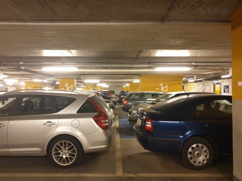 Płatny podziemny parking na dworcu Fabrycznym