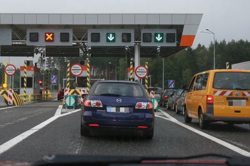 Koniec weekendu. Zjazd na A4 w Prądach. 40 minut w korku [zdjęcia internauty]