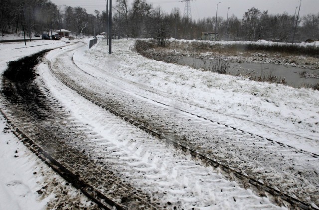 Obecnie linia tramwajowa w kierunku Lasu Arkońskiego jest wyłączona z ruchu ze względu na trwającą przebudowę ul. Arkońskiej i Niemierzyńskiej. Pętla w Lesie Arkońskim wymaga generalnego remontu.