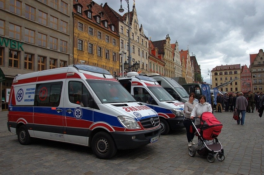 Pokazy sztuk walki i sprzętu ratowniczego w Rynku (ZDJĘCIA)