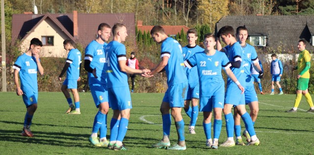 Gród Ćmińsk przegrał po zaciętym meczu z Piaskowianką. Padały piękne gole. Zobacz więcej zdjęć >>>>>>>>>>>>