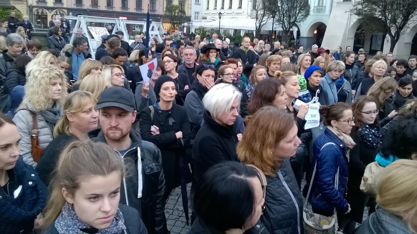 czarny protest w Cieszynie w czarny poniedziałek