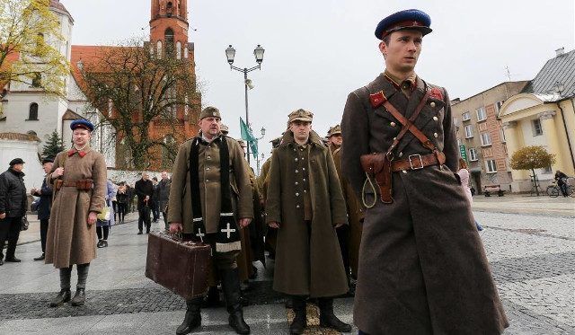 IV Podlaskim Marszem Cieni uczczą Zbrodnię Katyńską. Pochód rekonstruktorów przejdzie ulicami miasta