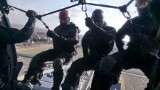 Kontrterroryści z Podkarpacia ćwiczyli wykorzystując policyjnego Black Hawka [ZDJĘCIA]