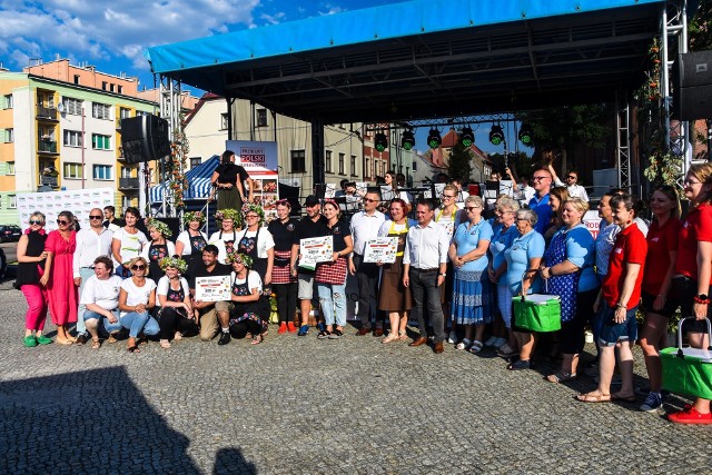 Piknik z produktem polskim zorganizowano na pl. kard. S. Wyszyńskiego w Sławnie.