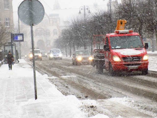 Prognozuje się wystąpienie opadów śniegu, miejscami o natężeniu umiarkowanym, powodujących przyrost pokrywy śnieżnej od 8 cm do 12 cm - tak brzmi ostrzeżenie IMGW dla wschodniej części Kujaw i Pomorza