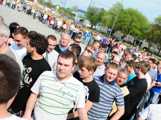 kibiców stało dziś przed kasą stadionu Zawiszy.