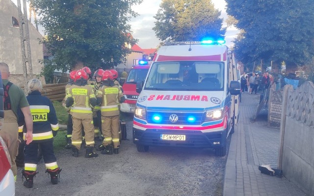 Na skutek wypadku, kobieta z poważnym urazem głowy została przetransportowano śmigłowcem LRP do szpitala w Zielonej Górze, natomiast mężczyzna z ogólnymi złamaniami trafił do szpitala w Świebodzinie.