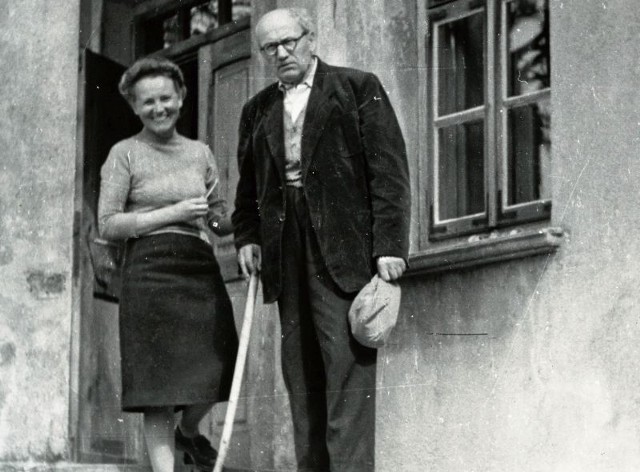 Jadwiga Chętnikowa z mężem Adamem w Nowogrodzie, przed 1967 r.
