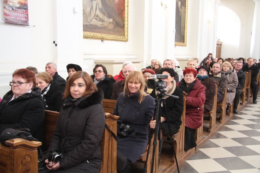 Z pasją śpiewali pieśni pasyjne w bazylice na Świętym Krzyżu 