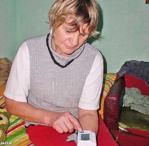Teresie Godlewskiej mocno podskoczyło ciśnienie krwi, gdy zobaczyła, o ile taniej taki sam aparat do jego mierzenia kosztuje w sklepie.
