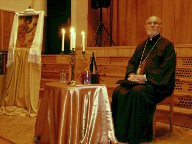 Prości ludzie mają prostą drogę do Boga &#8211; mówił arcybiskup Szymon podczas spotkania w Bielskim Domu Kultury