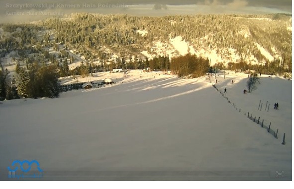 W Beskidach króluje Słońce! Raj dla narciarzy: dużo śniegu i lekki mrozik [ZDJĘCIA Z KAMEREK]