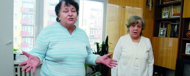 - Nigdy nie zapomnimy tego, jak naszą sąsiadkę ciągnięto po szpitalnym korytarzu - mówią Teresa Krzemińska (z lewej) i Krystyna Grycuk