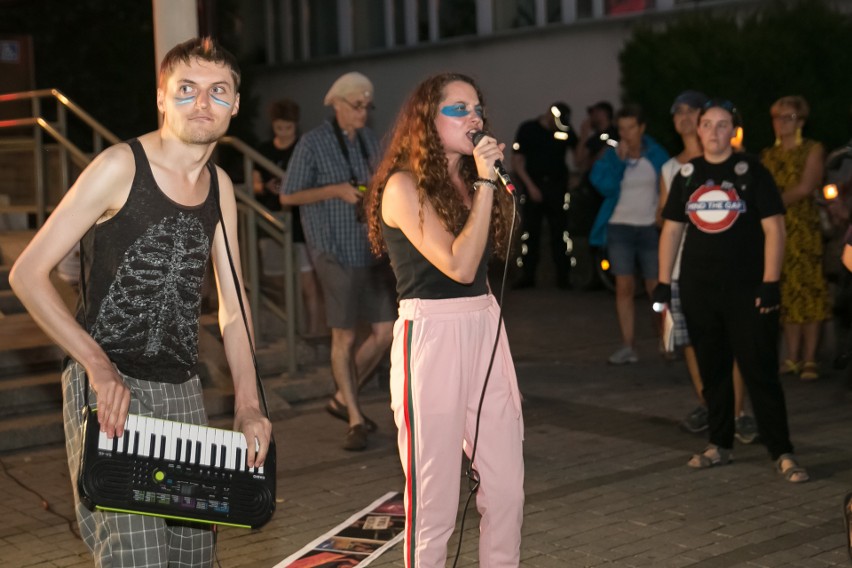 Łańcuch światła dla sądów. Tak protestowali mieszkańcy Krakowa [ZDJĘCIA]