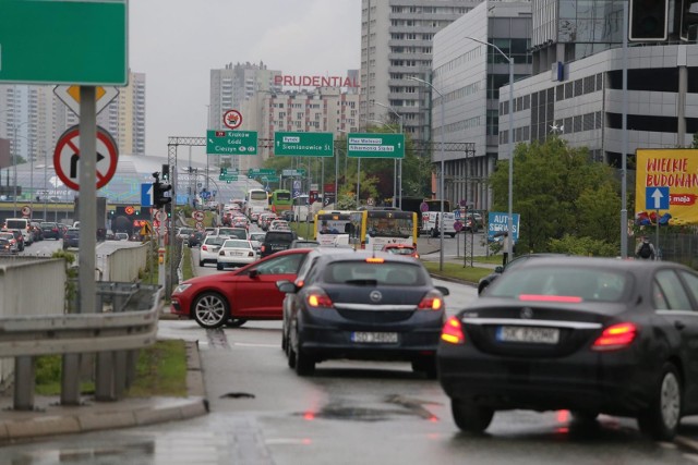 Do 247 wypadków doszło w 2018 roku w Katowicach. Zginęły w nich cztery osoby, w tym jeden pieszy, a 289 zostały ranne.