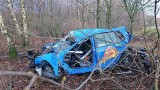 Wypadek na drodze z Konina do Kleczewa. 25-letni kierowca wpadł w poślizg i uderzył w drzewo