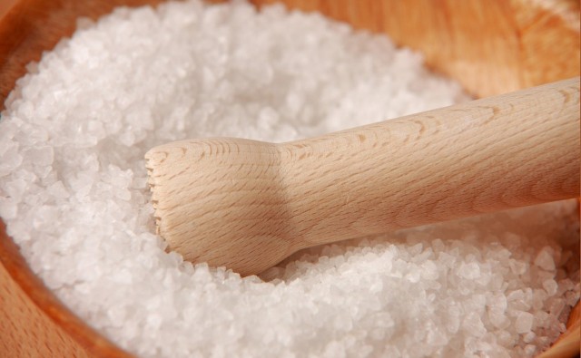 Sól kuchenna świetnie sprawdzi się w kuchni i w domowych porządkach. Ma uniwersalne zastosowanie.