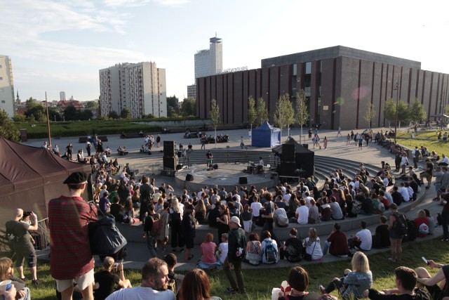 Jak zwykle Tauron Nowa Muzyka 2018 odbędzie się w Strefie Kultury Katowice. Znajduje się w niej m.in. budynek NOSPR, w którym również odbywają się festiwalowe koncerty.