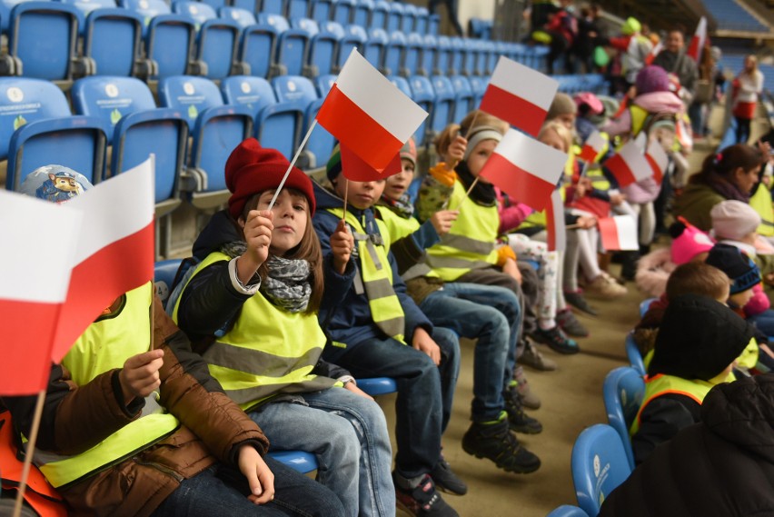 W piątek o godz. 11.11 stadion przy Bułgarskiej rozbrzmiał...