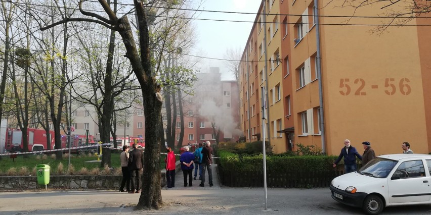 Pożar mieszkania na ulicy 1 Maja w Opolu. Strażacy w akcji