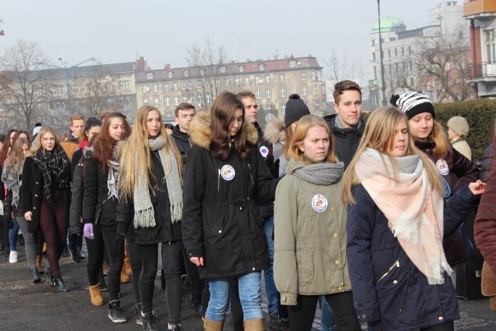 Pół tysiąca par zatańczyło poloneza w Zabrzu