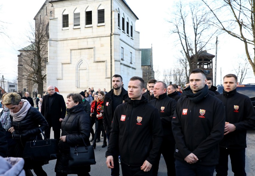 Pogrzeb Dawida Jakubowskiego, maturzysty z Końskich, reprezentanta Polski juniorów w piłce ręcznej odbył się w Żarnowie [ZDJĘCIA]