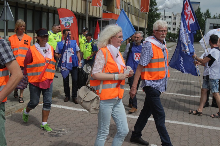 Protesty trwają pod siedzibą spółki ArcelorMittal Poland w...