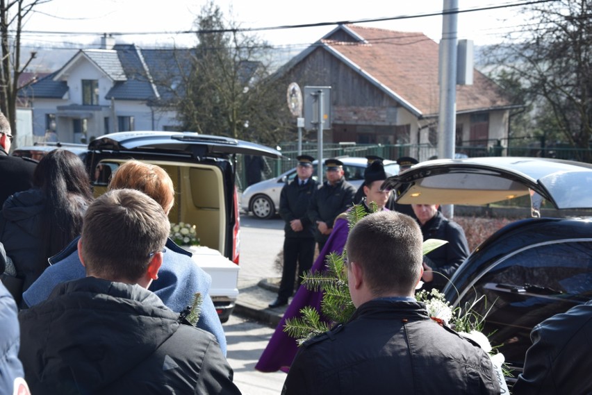 Pogrzeb ofiar rodzinnej tragedii w Zelczynie. Matka i trójka jej dzieci spoczęli w jednym grobie