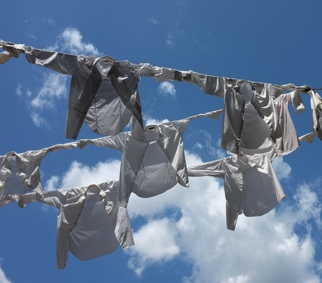 Kiedy wokół domu były rozciągnięte sznury a na nich suszyły się ubrania, to zaraz było wiadomo, że dzisiaj mają pranie!