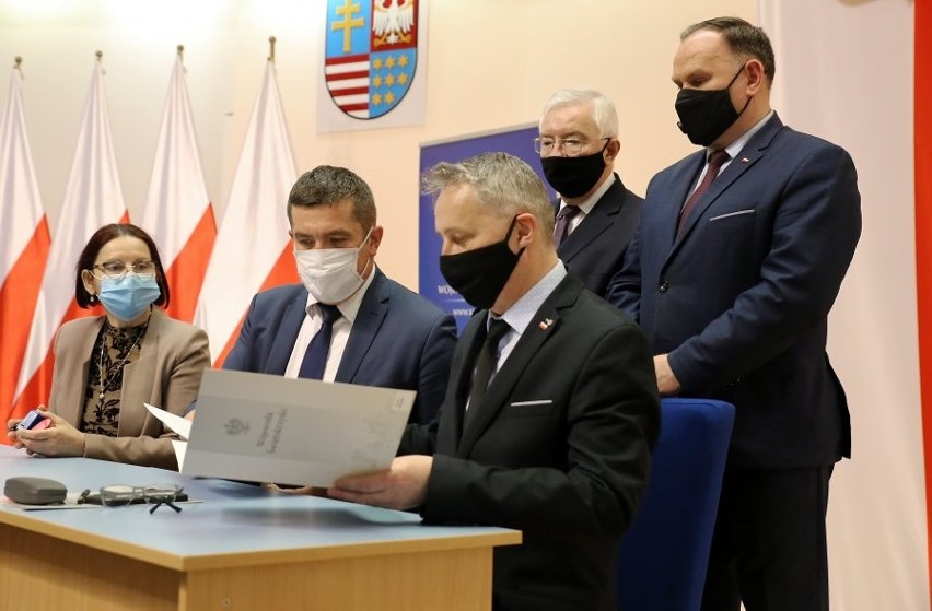 1,7 miliona złotych dla gmin Dwikozy, Klimontów i Wilczyce z Rządowego Funduszu Rozwoju Dróg