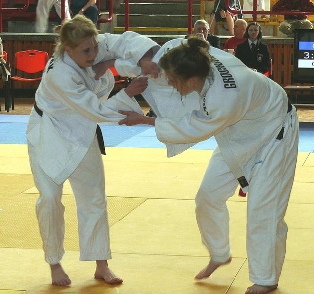 W Stalowej Woli rozgrywany był Puchar Polski Młodzieży w judo. Z lewej Agnieszka Szymczak z KS Akademia Judo Poznań, z prawej Ewa Grochowska z AZS UW Warszawa.