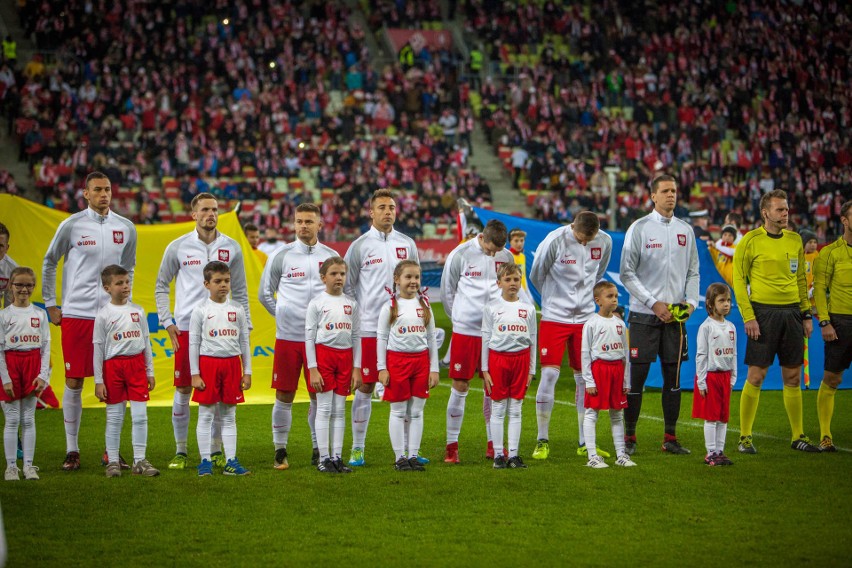 Reprezentacja Polski, grając w dość eksperymentalnym...